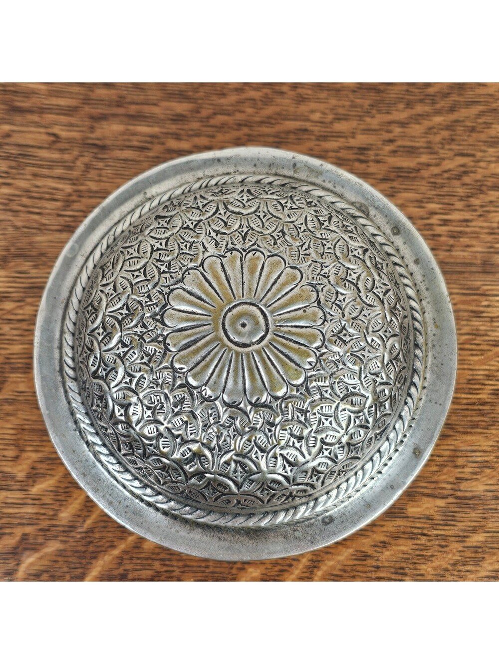 Vintage India Embossed Round Locking Jewelry Trinket Box 5" - Picture 2 of 15